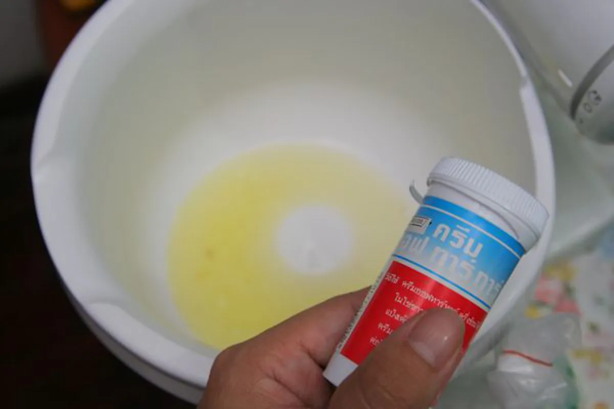 หมดเกลี้ยงแน่นอน!!! เผยวิธีกำจัดคราบดำติดหนึบใต้ก้นกระทะ...คราบไหม้ก็ไม่หวั่น...งานนี้กลับมาขาวสะอาดใหม่อีกครั้ง