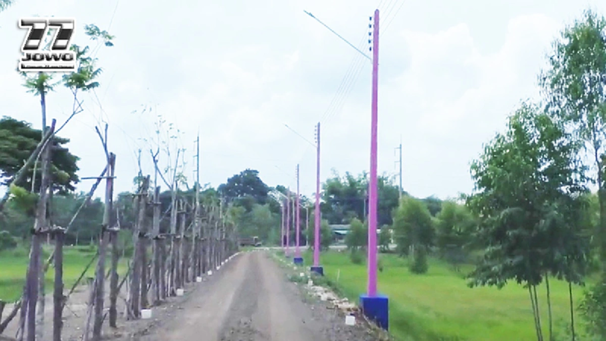 หวานแหวว..แวววับจับตาไกล โคราชสุดเก๋! ทาเสาไฟฟ้าทางเข้าบ้านเป็นสีชมพู หวานเจี๊ยบ หาง่าย ไอเดียบรรเจิด พร้อมเผยเหตุผล ทำไมต้องสีมพู!? (คลิป)