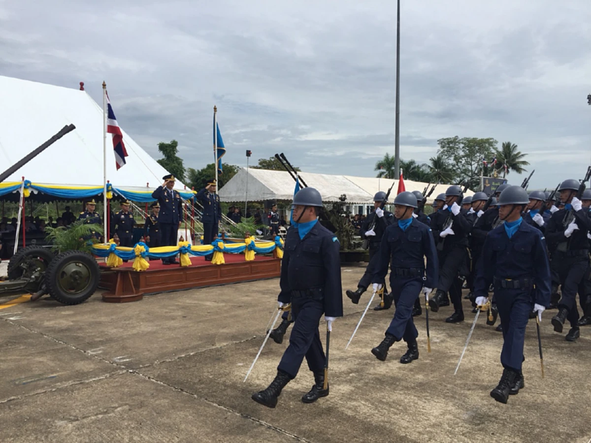 กองบิน 7 สุราษฎร์ฯ จัดพิธีสวนสนาม รับ-ส่ง หน้าที่ผู้บังคับการ พร้อมโชว์ฝูงบินกิฟเพ่น เขี้ยวเล็บทางอากาศแดนใต้ สวนสนามอย่างยิ่งใหญ่ (มีคลิป)