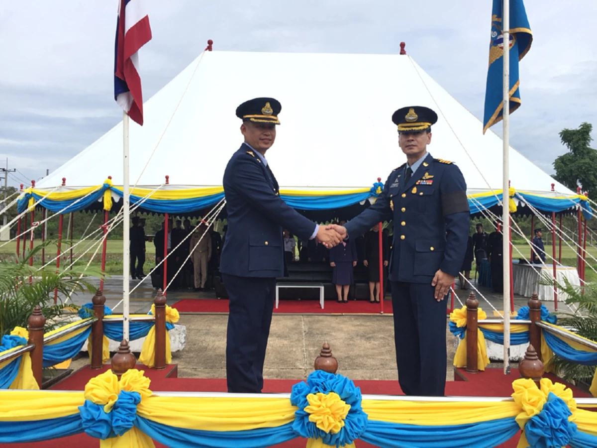 กองบิน 7 สุราษฎร์ฯ จัดพิธีสวนสนาม รับ-ส่ง หน้าที่ผู้บังคับการ พร้อมโชว์ฝูงบินกิฟเพ่น เขี้ยวเล็บทางอากาศแดนใต้ สวนสนามอย่างยิ่งใหญ่ (มีคลิป)