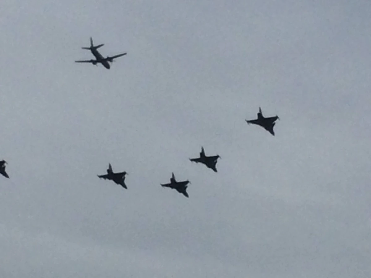 กองบิน 7 สุราษฎร์ฯ จัดพิธีสวนสนาม รับ-ส่ง หน้าที่ผู้บังคับการ พร้อมโชว์ฝูงบินกิฟเพ่น เขี้ยวเล็บทางอากาศแดนใต้ สวนสนามอย่างยิ่งใหญ่ (มีคลิป)