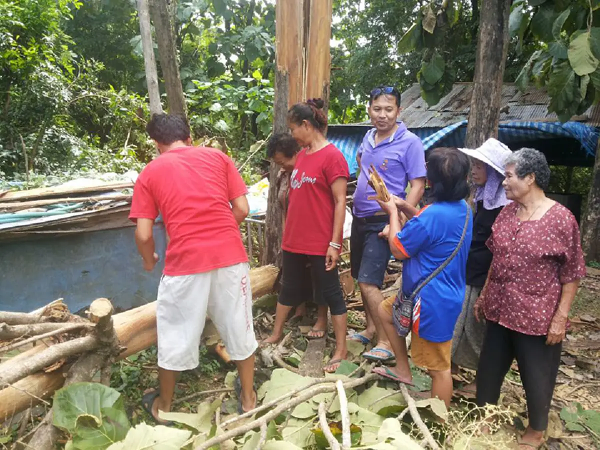 ความลับของต้นสักที่ถูกฟ้าผ่ายืนต้นตาย ที่คุณไม่เคยรู้..... หลังจากชาวบ้านแห่มาขอไปทำแบบนี้ เผยความเชื่อโบราณที่ทำเอาตะลึง..!!(มีคลิป)