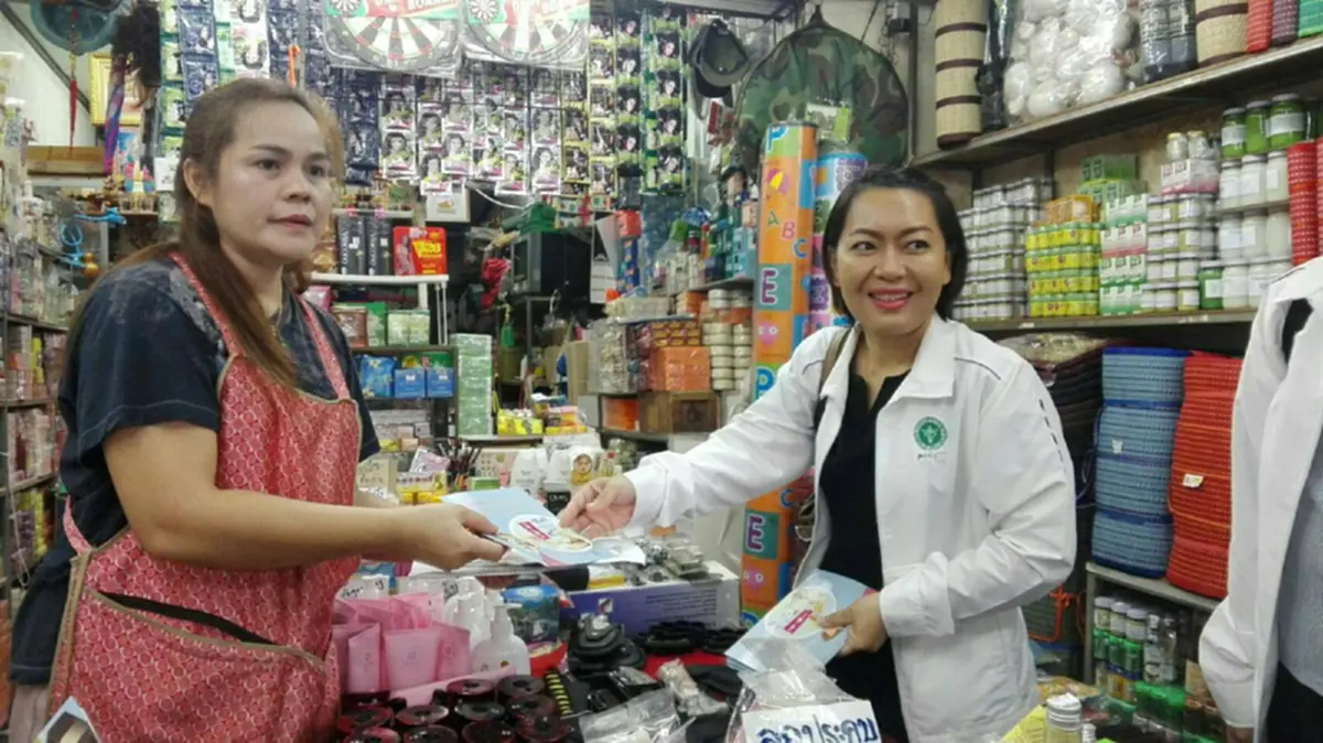 ตลาดท่าเสด็จซื่อสัตย์...ออกรณรงค์การปิดป้าย ไม่ฉวยโอกาสขึ้นราคาสินค้า และบริการในห้วงเทศกาลออกพรรษา (มีคลิป)