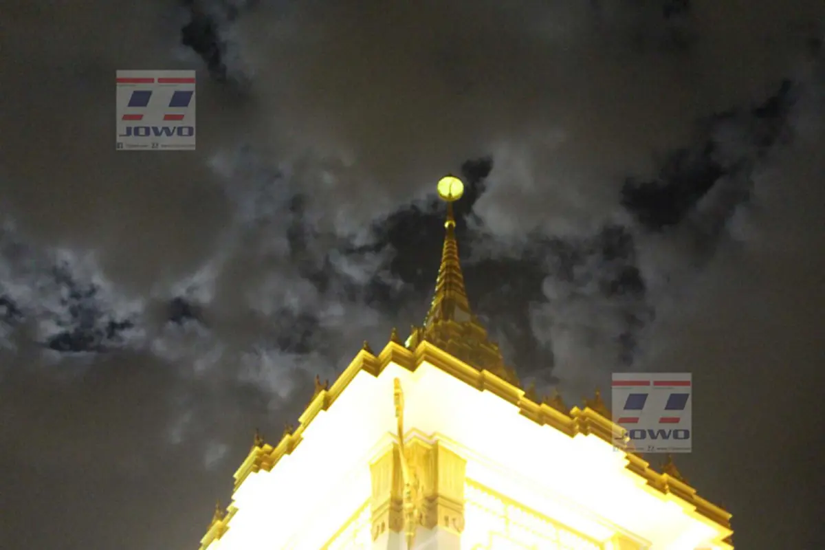 ความสวยงาม แห่งความศักดิ์สิทธิ์พระจันทร์ทรงกลดฉายแสงตรงยอดพระเมรุมาศจำลอง จ.ตรัง  สวยงามอย่างน่าอัศจรรย์