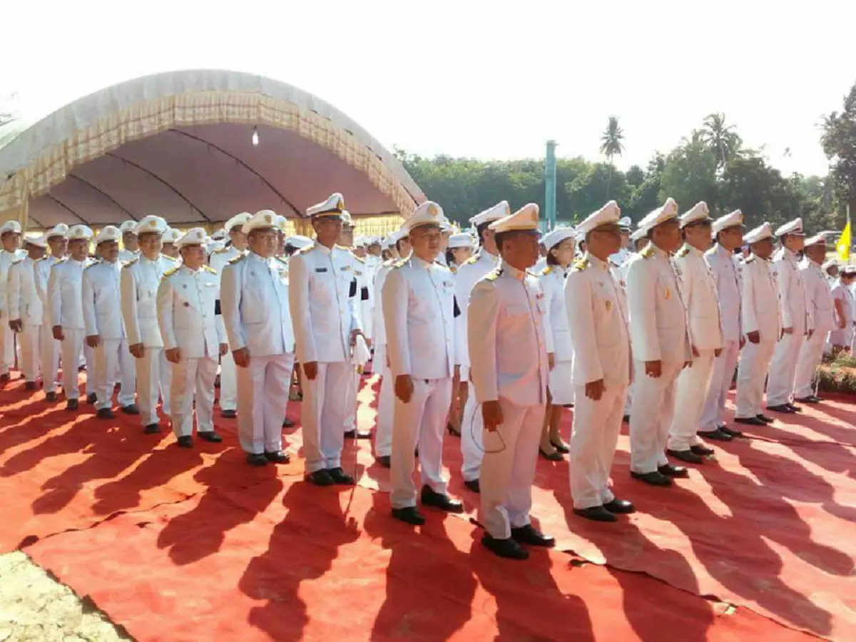 นครศรีธรรมราช!! จัดประเพณียาวนานนับ 100 ปี แข่งขันเรือยาววันออกพรรษา ชิงถ้วยพระราชทาน ปากน้ำฉวาง (มีคลิป)