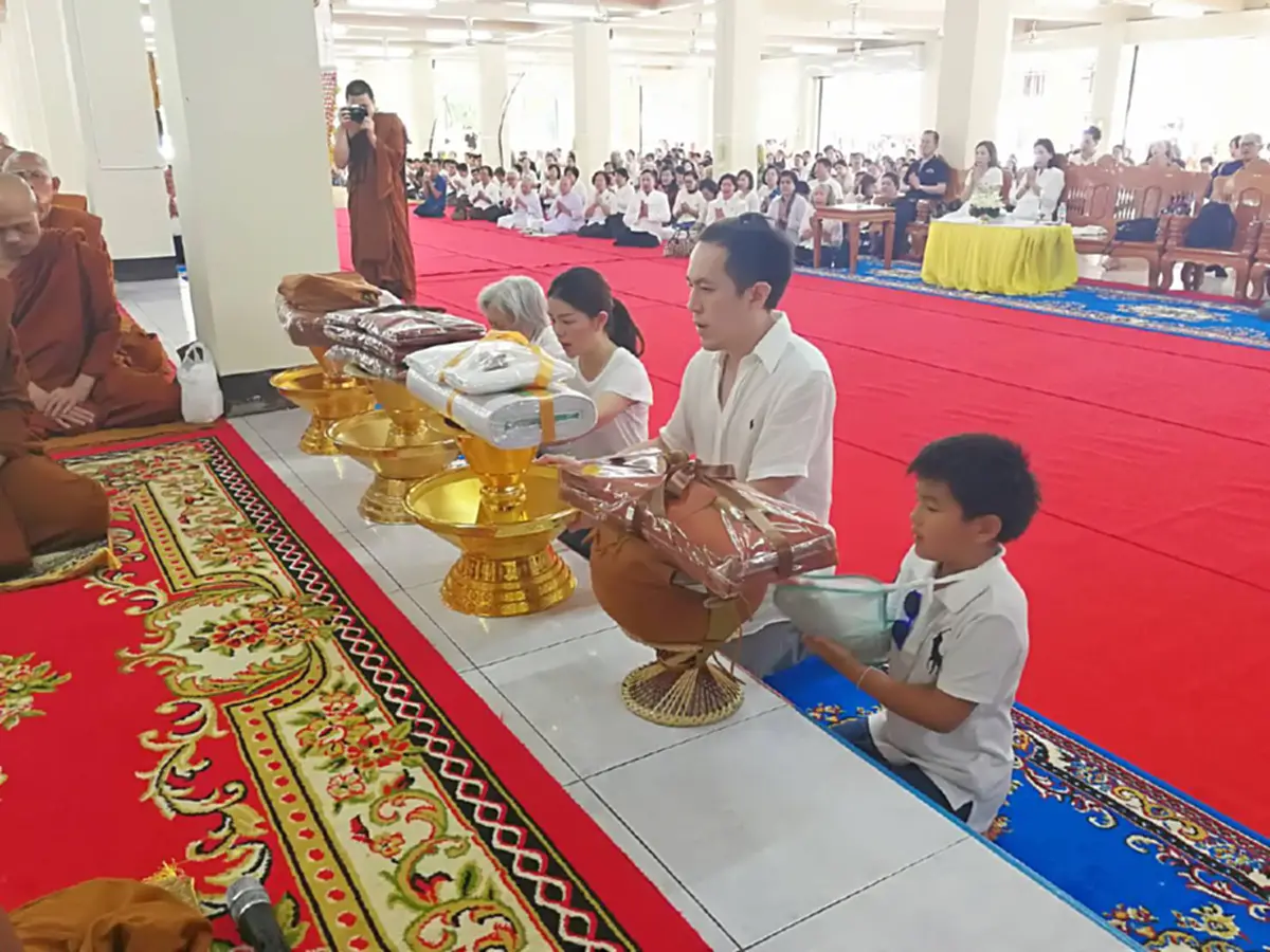 ผู้บริหาร เครือนิวส์ เน็ตเวิร์ค พร้อมคณะจัดกฐินสามัคคีทอดถวายที่วัดป่าสุทธาวาส พร้อมกราบสักการะตามเส้นทางธรรม หลวงปู่มั่น ภูริทัตโต