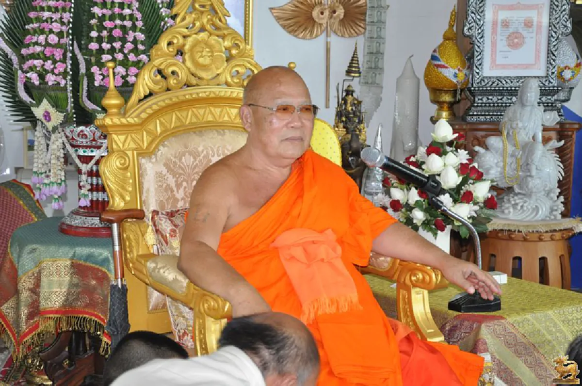 ยิ่งขุดยิ่งฉาว!!"หลวงพ่อสมาน"อุปัชฌาย์"เจ้าอาวาสสวนดอก" โดนกล่าวหาเป็นต่างด้าว ไม่ใช่แฟนคลับ"ธัมมชโย"ธรรมดา เคยกดดัน"บิ๊กตู่"เลิกยุ่งธรรมกาย