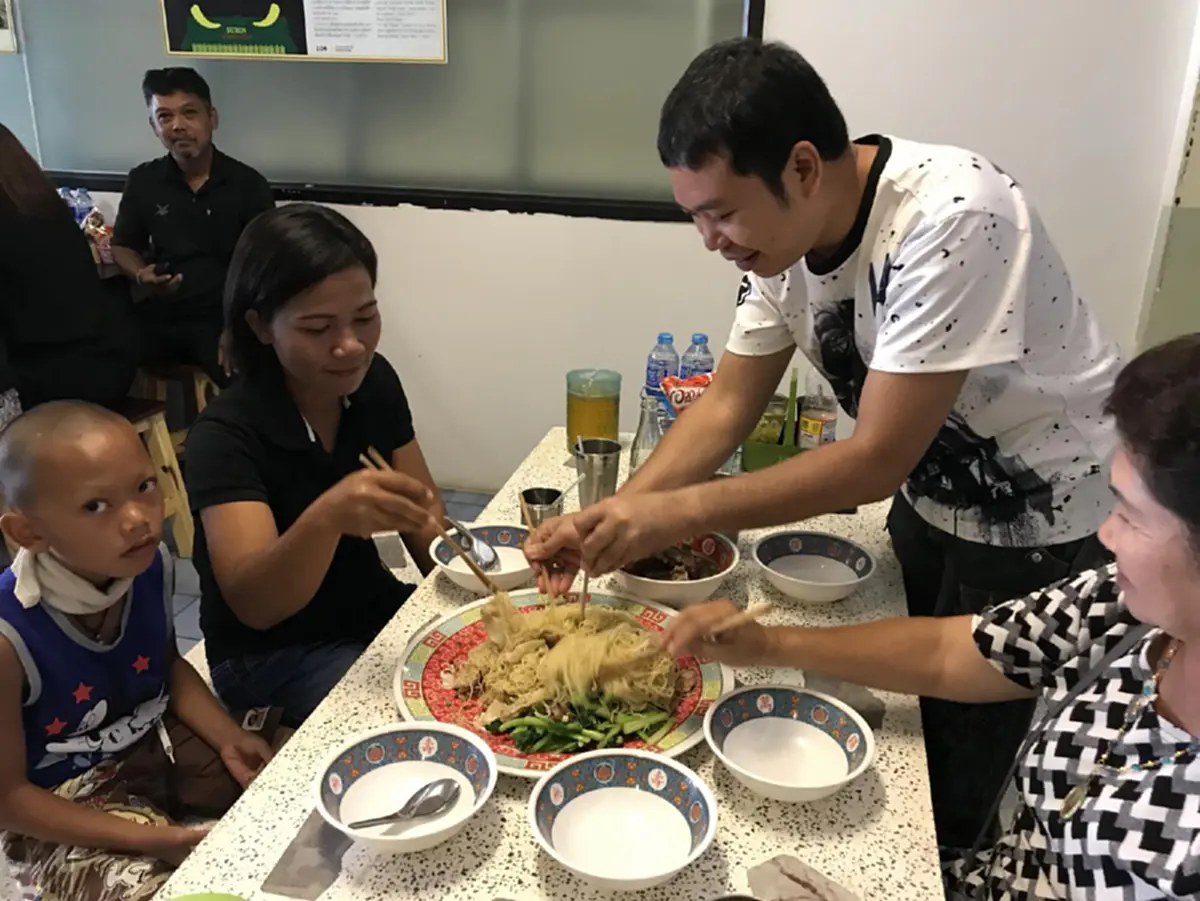 #กินชาตินี้อิ่มถึงชาติหน้า..!! บะหมี่สิงโต ขวัญใจคนจน พอเพียงตามรอยพ่อ ร.9  บะหมี่รักพ่อ อิ่มยกครัว..!?