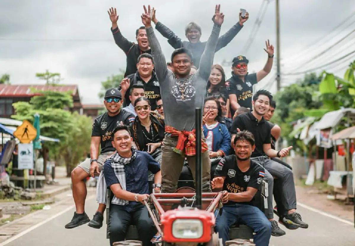 ถึงจะดังแต่ไม่เคยลืมกำพืด "บัวขาว บัญชาเมฆ" เผยชีวิตติดดินที่บ้านเกิด พร้อมน้อมนำหลักปรัชญาเศรษฐกิจพอเพียงมาปรับใช้ นี่แหละฮีโร่มวยไทย