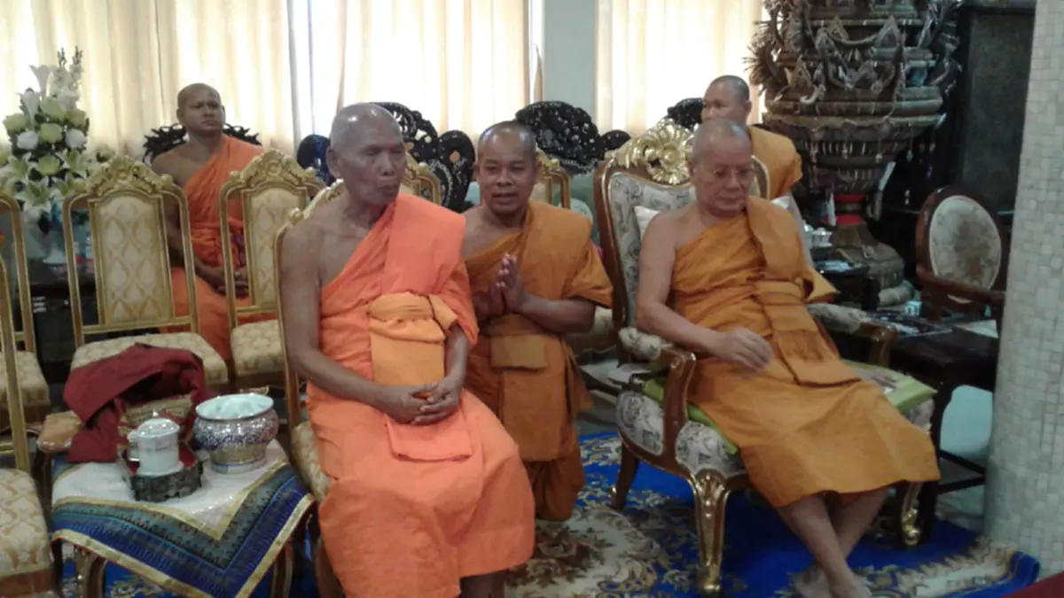 โคราชทำพิธี”ปลงผม” 89 นาค บวชถวายเป็นพระราชกุศล พระบาทสมเด็จพระปรมินทรมหาภูมิพลอดุลยเดช ในวันถวายพระเพลิงพระบรมศพ(คลิป)