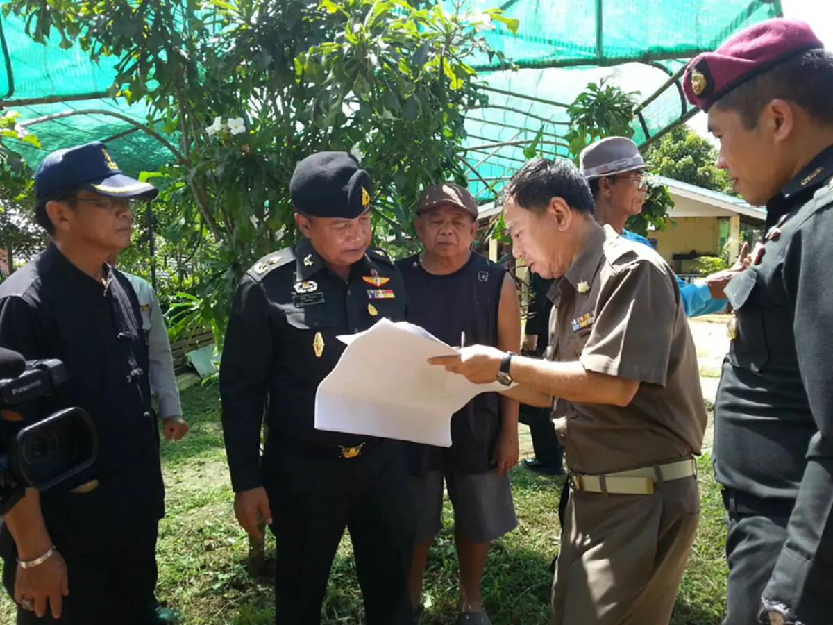 ภัยธรรมชาติที่แสนน่ากลัว!! เกิดเหตุดินทรุดตัวเป็นบริเวณกว้างที่บ้านห้วยคิง อ.แม่เมาะ บ้านเรือนปปช.เสียหายเกือบ 10 หลัง (มีคลิป)