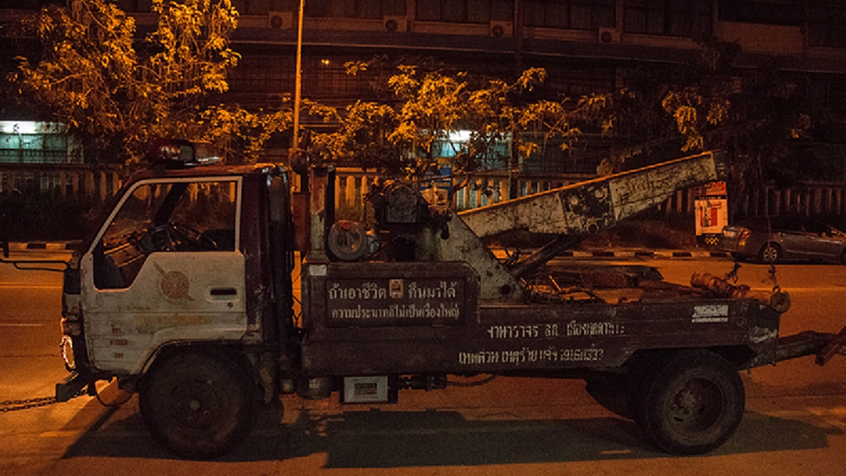 โคตรชุ่ย..!! โวยหนักผู้รับเหมาทำท่อระบายน้ำ ไม่มีสัญญาณเตือนที่ชัดเจน ทำเกิดอุบัติเหตุ "รถตกท่อ" หากมีใครตายใครจะรับผิดชอบ..!?