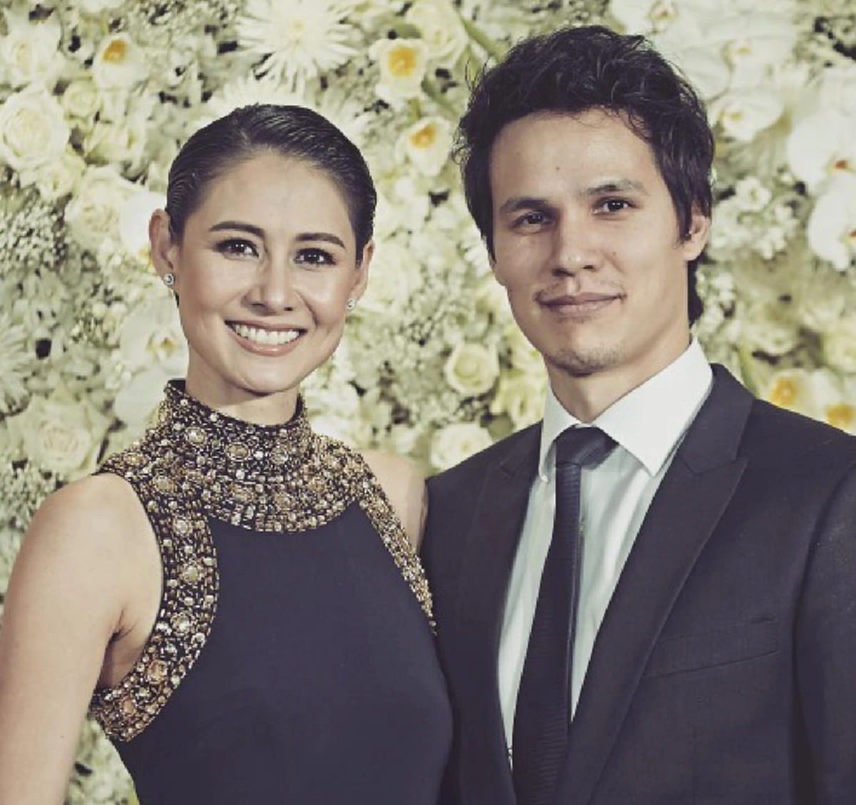 หายไปจนเกือบลืม !!! ส่องชีวิตหลังแต่งงานของ " เอ๊ะ ศศิกานต์"  อดีตนักร้องดัง ที่ตัดสินใจใช้ชีวิตคู่สามีชาวต่างชาติ !