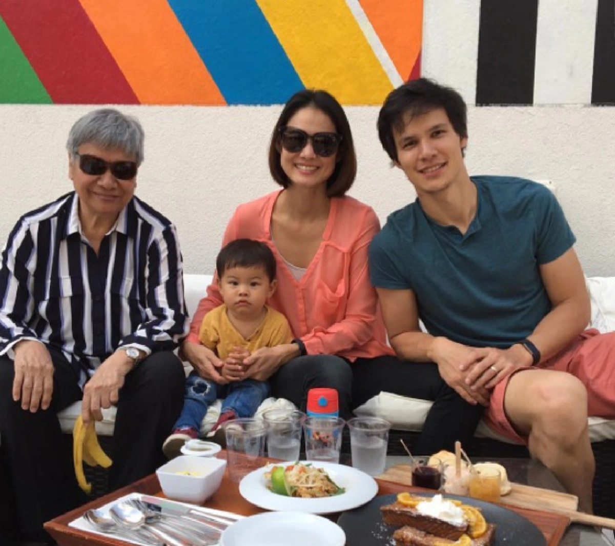 หายไปจนเกือบลืม !!! ส่องชีวิตหลังแต่งงานของ " เอ๊ะ ศศิกานต์"  อดีตนักร้องดัง ที่ตัดสินใจใช้ชีวิตคู่สามีชาวต่างชาติ !