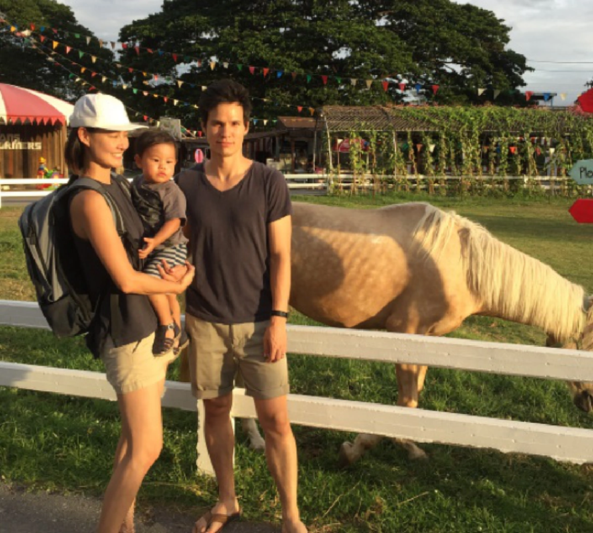 หายไปจนเกือบลืม !!! ส่องชีวิตหลังแต่งงานของ " เอ๊ะ ศศิกานต์"  อดีตนักร้องดัง ที่ตัดสินใจใช้ชีวิตคู่สามีชาวต่างชาติ !