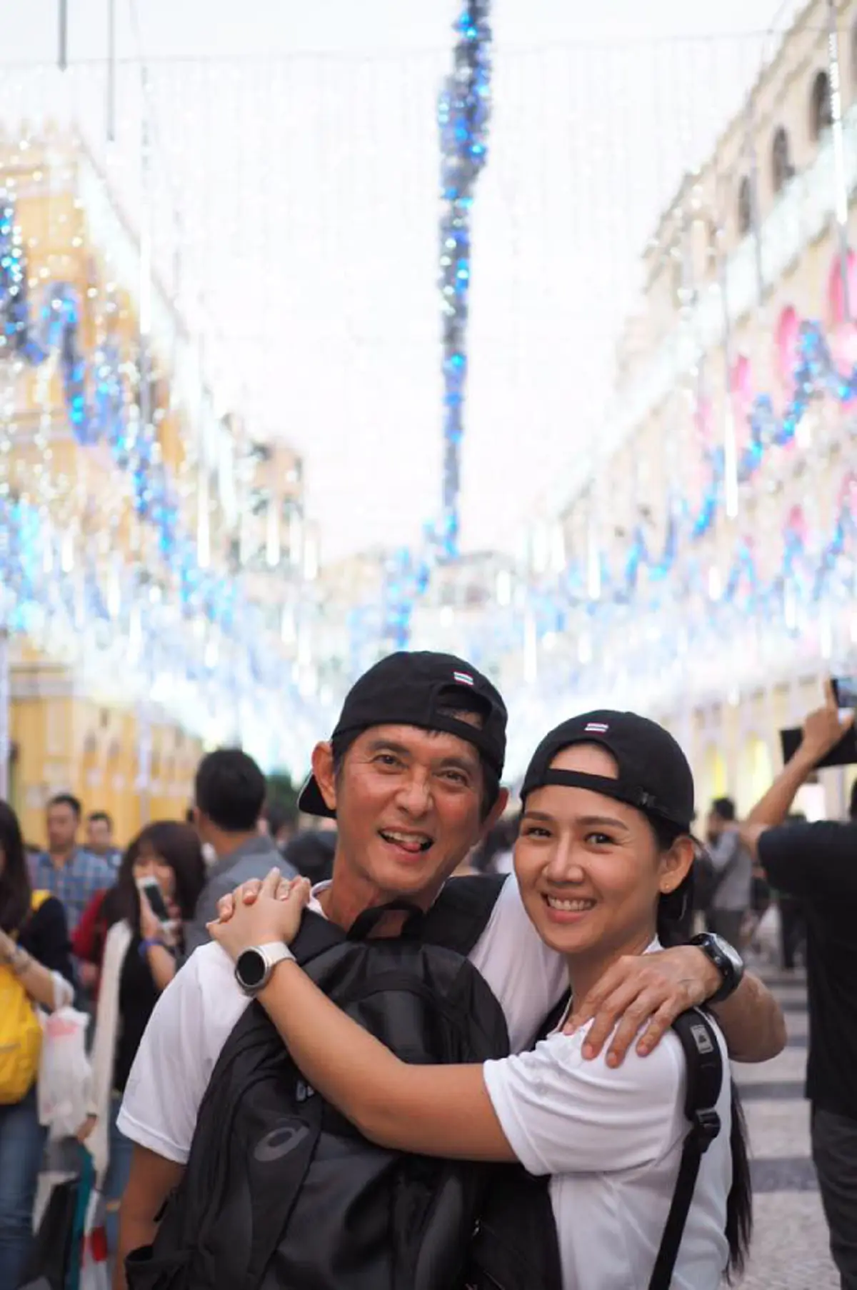 อิจฉาตาร้อนวูบ !!!  ส่องชีวิตหลังแต่งงาน ของนักแสดงรุ่นใหญ่  "ทนงศักดิ์ ศุภทรัพย์ " กับภรรยาเด็ก ที่อายุอ่อนกว่า 20 ปี บอกเลยใครเห็นเป็นต้อง