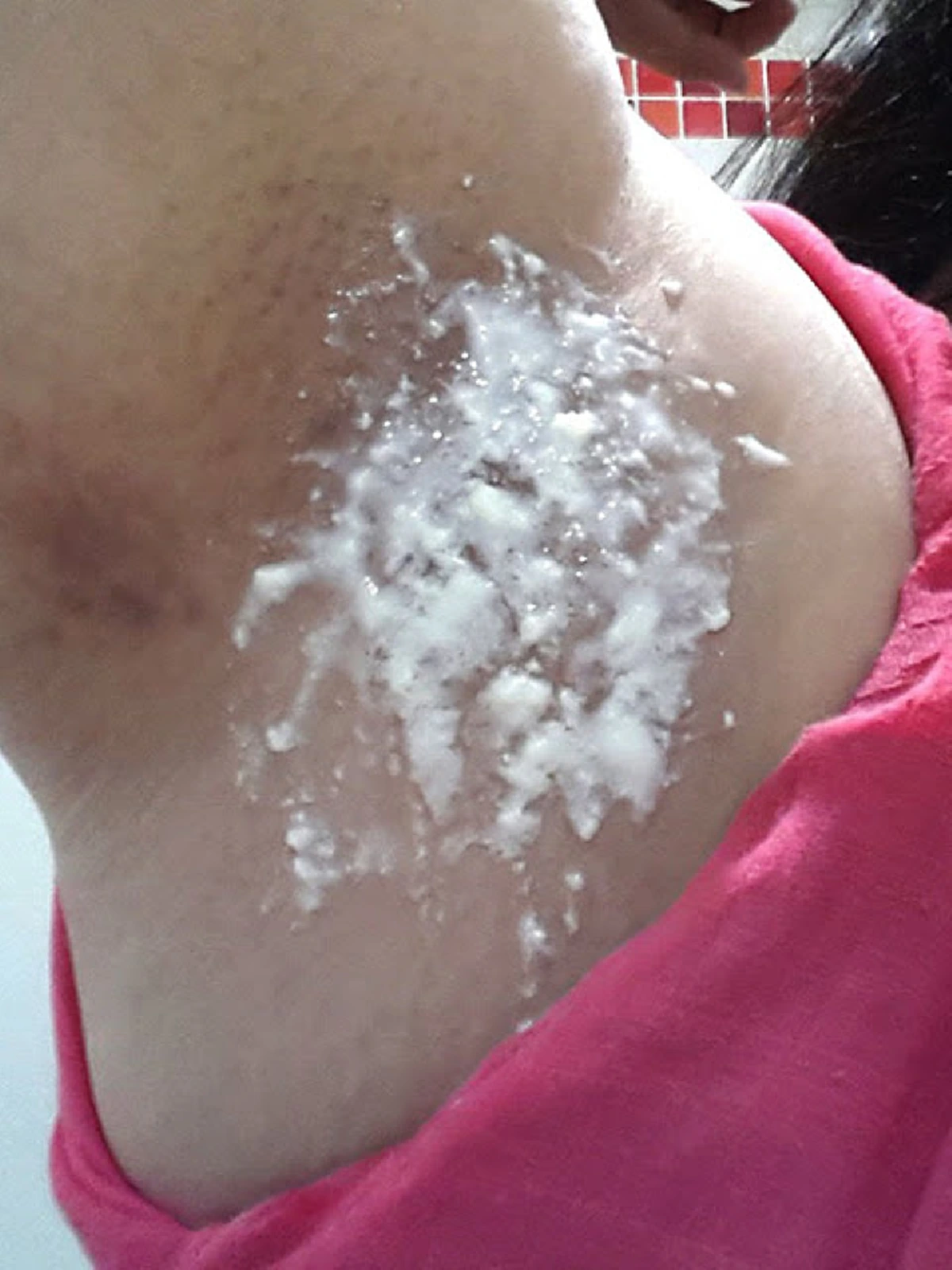 ในที่สุดก็หาเจอ ! สุดยอดเคล็ดลับ ทำให้  "รักแร้ขาว" ใช้เวลาแค่ 5 นาที !! แถมควักกระเป๋าจ่ายเงินไม่ถึง 50 บาท  บอกเลยรีบจดแล้วทำ !! (ชมภาพ)