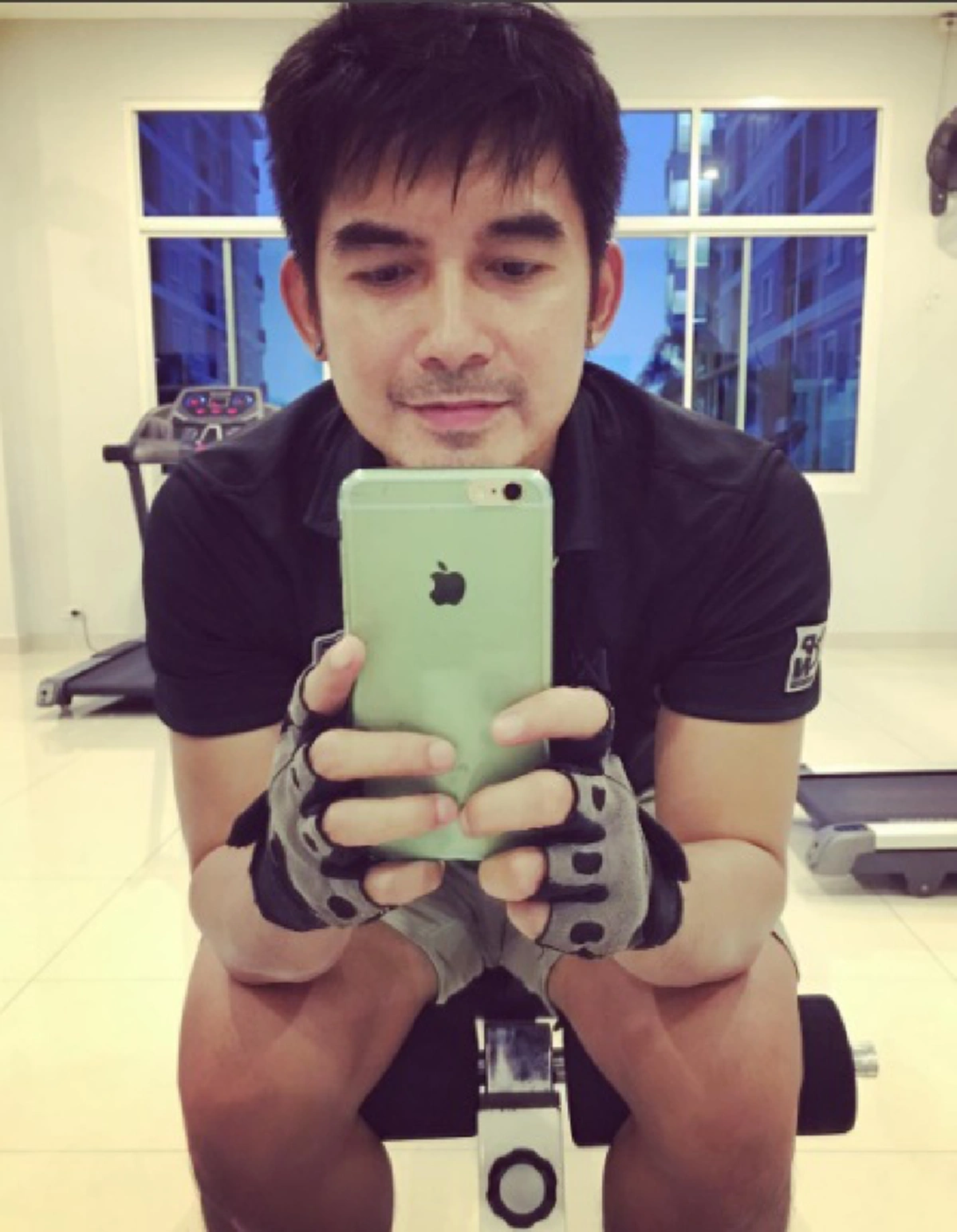 ดาราหนุ่ม โฟน ฆธาวุธ