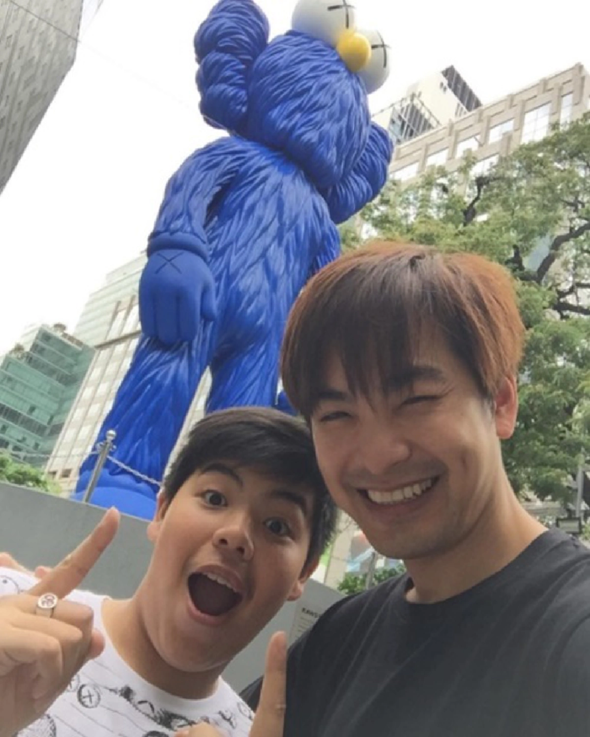 เป็นหนุ่มแล้ว ! ส่องชัดๆ ลูกชาย "เอส วรฤทธิ์"  ที่หลายคนไม่เคยเห็น นับวันยิ่งโตฉายแววหล่อเหมือนพ่อ !!