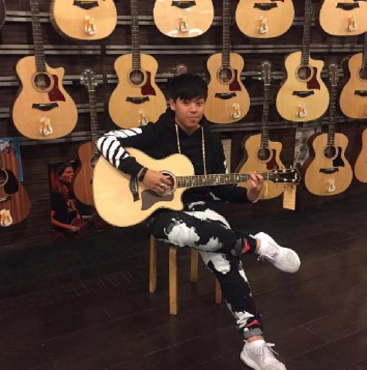 เป็นหนุ่มแล้ว ! ส่องชัดๆ ลูกชาย "เอส วรฤทธิ์"  ที่หลายคนไม่เคยเห็น นับวันยิ่งโตฉายแววหล่อเหมือนพ่อ !!