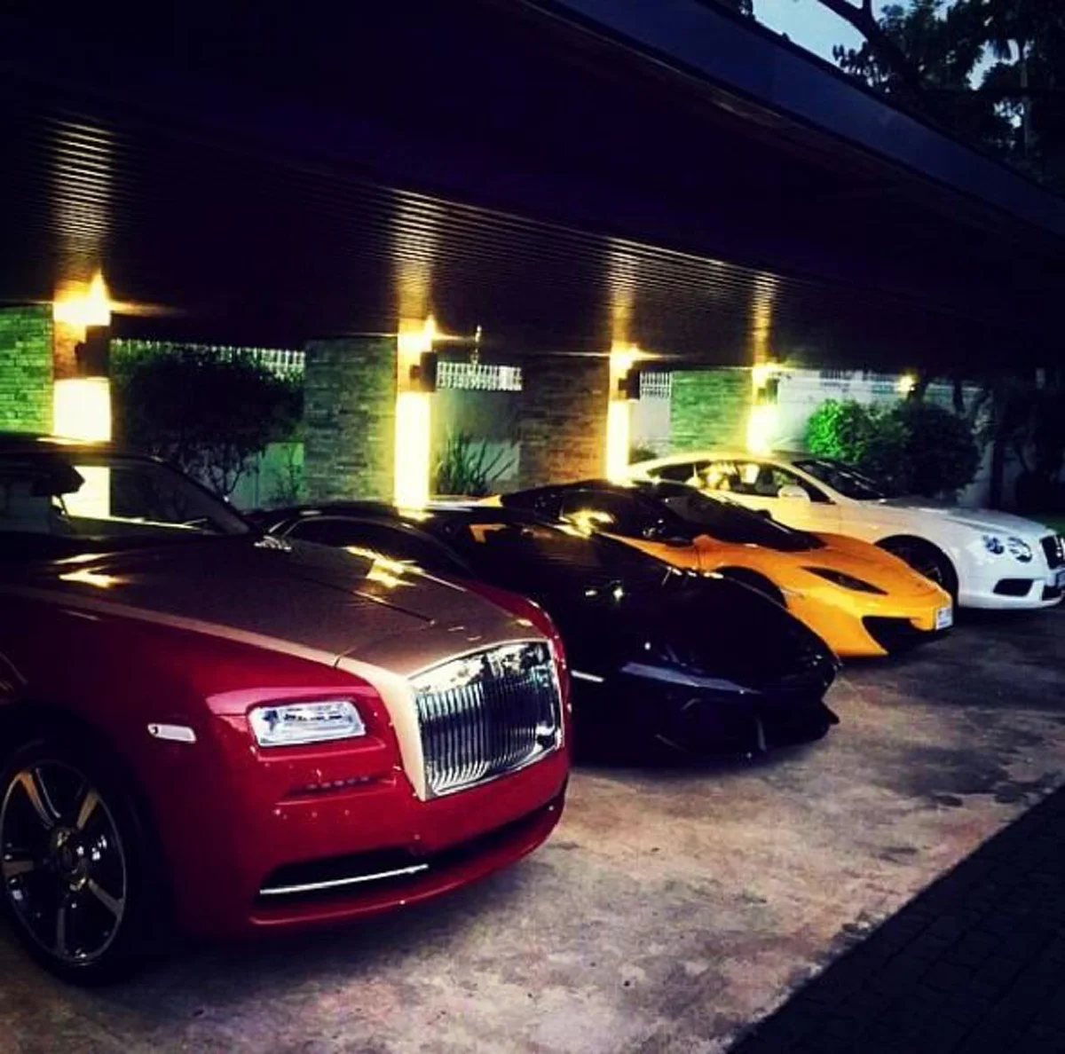 รวยจนอยากกราบ!! ส่องชีวิต "ไฮโซ จิมมี่ " ว่าที่แฟน  " พีค ภัทรศยา " สาวๆเห็นแล้วอิจฉาเบอร์ล้าน!! ดีกรีเขาไม่ธรรมดา!!?