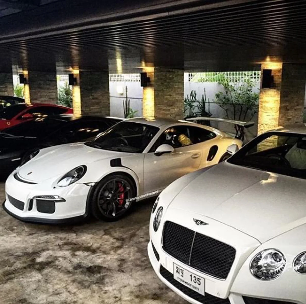 รวยจนอยากกราบ!! ส่องชีวิต "ไฮโซ จิมมี่ " ว่าที่แฟน  " พีค ภัทรศยา " สาวๆเห็นแล้วอิจฉาเบอร์ล้าน!! ดีกรีเขาไม่ธรรมดา!!?