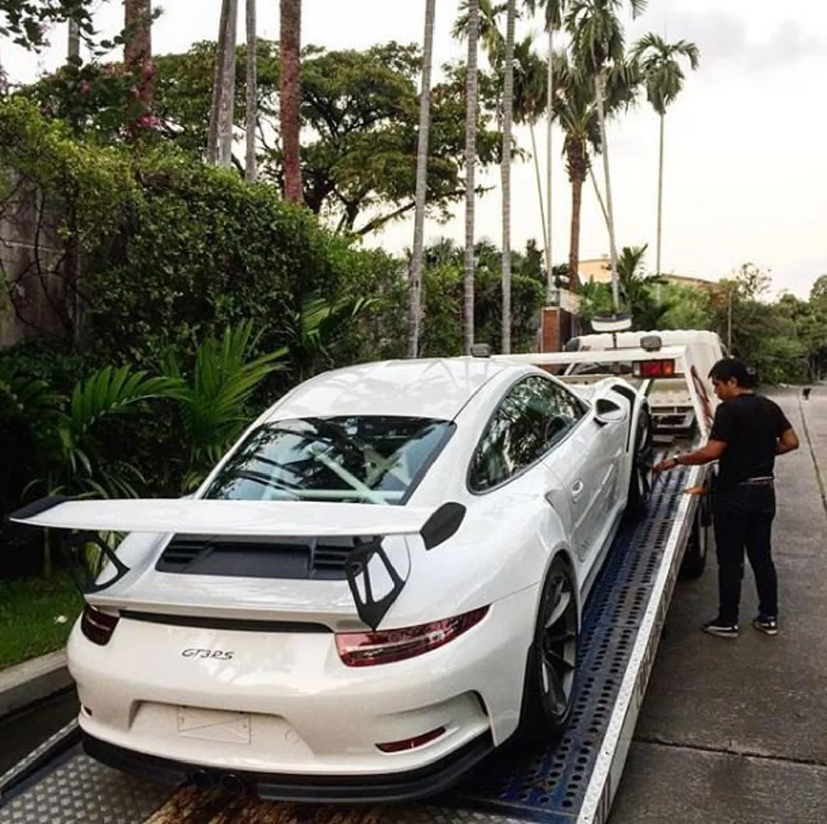 รวยจนอยากกราบ!! ส่องชีวิต "ไฮโซ จิมมี่ " ว่าที่แฟน  " พีค ภัทรศยา " สาวๆเห็นแล้วอิจฉาเบอร์ล้าน!! ดีกรีเขาไม่ธรรมดา!!?