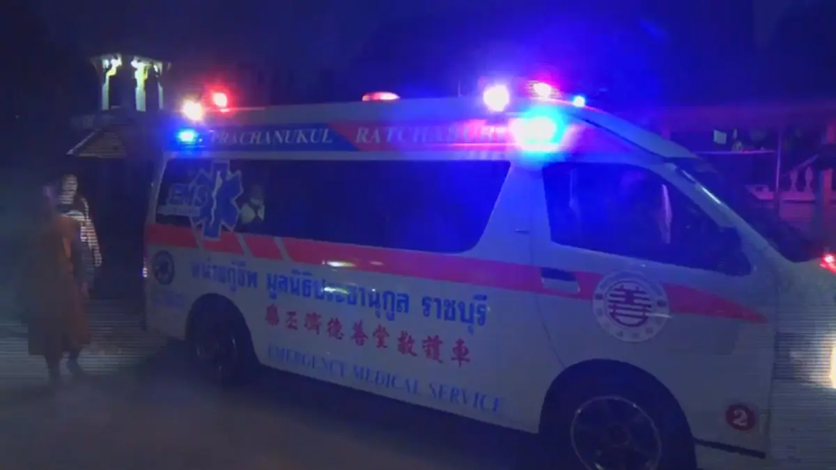 เลี้ยงไม่เชื่อง!! พระบวชใหม่สุดซวย ป้อนขนมไม่ทันใจ "เจ้าโชค" ฉุนจัดโดนแทงจมเขี้ยว