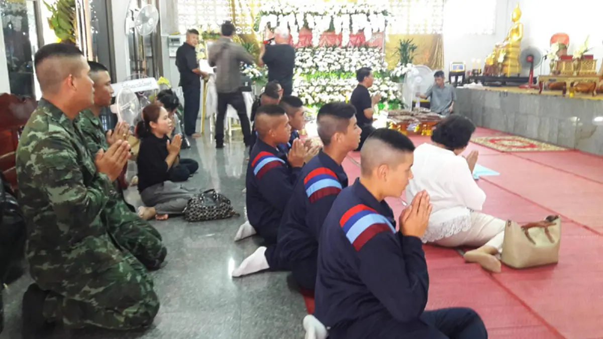 ทนไม่ไหวจนต้องร้องสื่อฯ!! พ่อแม่ หัวใจแทบสลาย ลูกเรียนเตรียมทหารปี1 ดับปริศนา ยันลูกชายแข็งแรงดี จี้ถาม ผบ.รร.เตรียมทหารให้ชี้แจง  (มีคลิป)