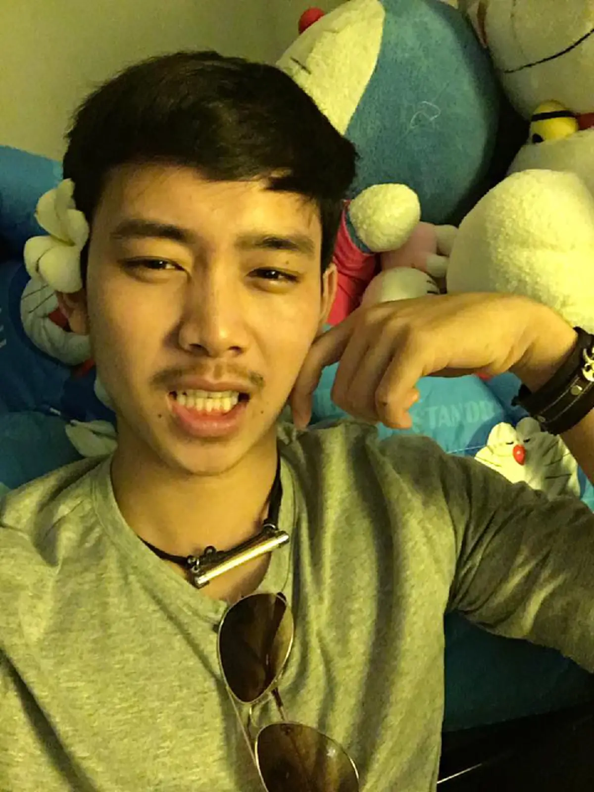 ไม่เชื่อก็ต้องเชื่อ ! จากเด็กบ้านนอก นิสัยเกเร จนถูกไล่ออกจากโรงเรียน หลังร้องเพลงลง Fcaebook วันเดียว กลายเป็นศิลปินดังชั่วข้ามคืน