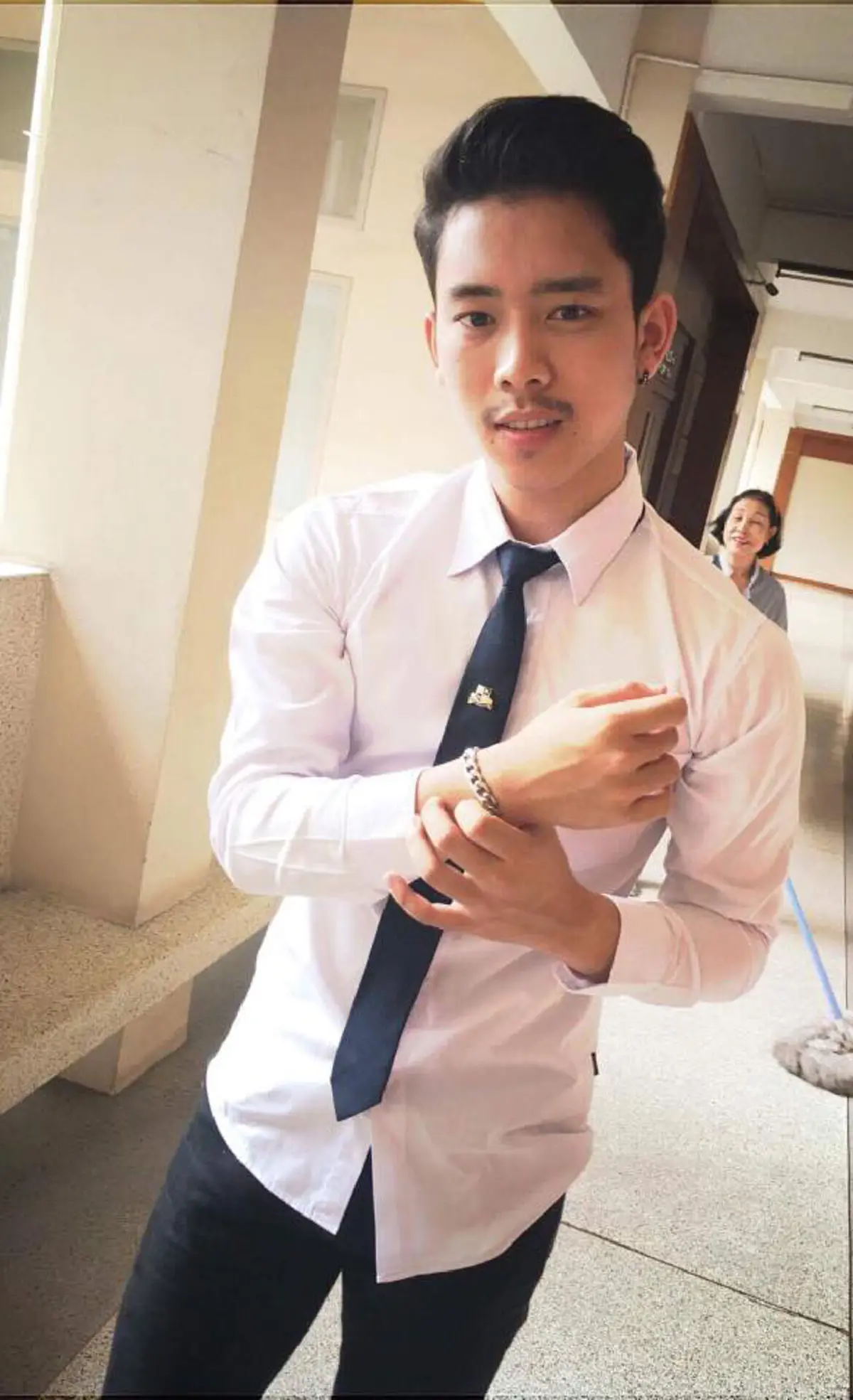 ไม่เชื่อก็ต้องเชื่อ ! จากเด็กบ้านนอก นิสัยเกเร จนถูกไล่ออกจากโรงเรียน หลังร้องเพลงลง Fcaebook วันเดียว กลายเป็นศิลปินดังชั่วข้ามคืน