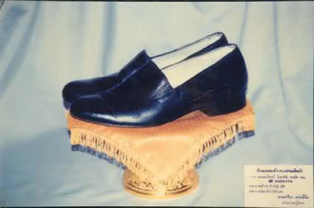 ไม่เคยรู้มาก่อน!! “ช่างไก่” คนตัดรองเท้าของพ่อ เปิดเรื่องราวสุดประทับใจ เผยความลับที่คนธรรมดาทำไม่ได้ ฟังแล้วอึ้ง!! น้ำตาไหลเลย!? (ชมภาพ)