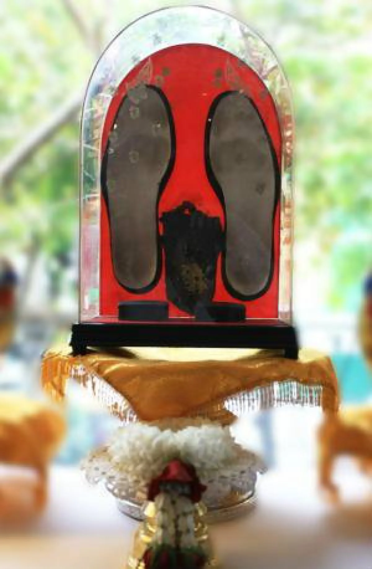 ไม่เคยรู้มาก่อน!! “ช่างไก่” คนตัดรองเท้าของพ่อ เปิดเรื่องราวสุดประทับใจ เผยความลับที่คนธรรมดาทำไม่ได้ ฟังแล้วอึ้ง!! น้ำตาไหลเลย!? (ชมภาพ)