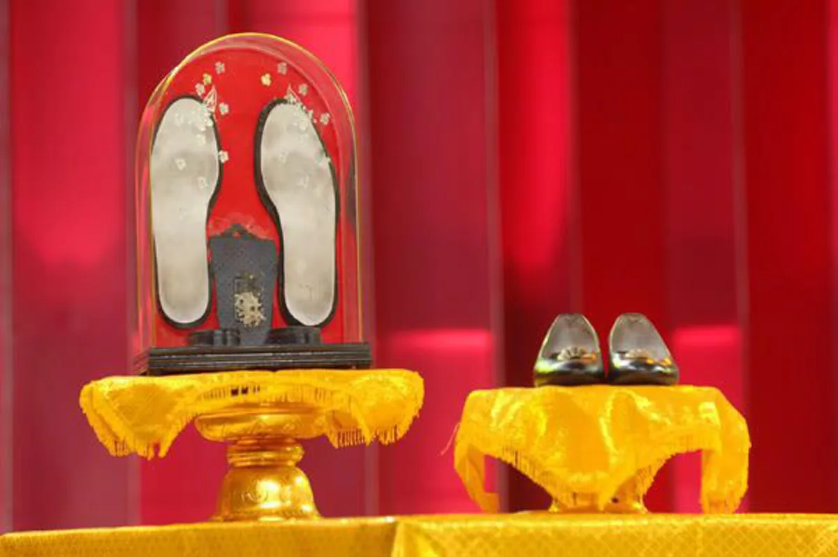 ไม่เคยรู้มาก่อน!! “ช่างไก่” คนตัดรองเท้าของพ่อ เปิดเรื่องราวสุดประทับใจ เผยความลับที่คนธรรมดาทำไม่ได้ ฟังแล้วอึ้ง!! น้ำตาไหลเลย!? (ชมภาพ)