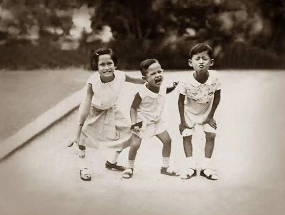 ร้องไห้ได้ไหม !! "ในหลวง ร.๙" ทรงตรัสถาม "สมเด็จย่า" เมื่อครั้งวัยเยาว์ในยามที่ประชวรหนัก !!