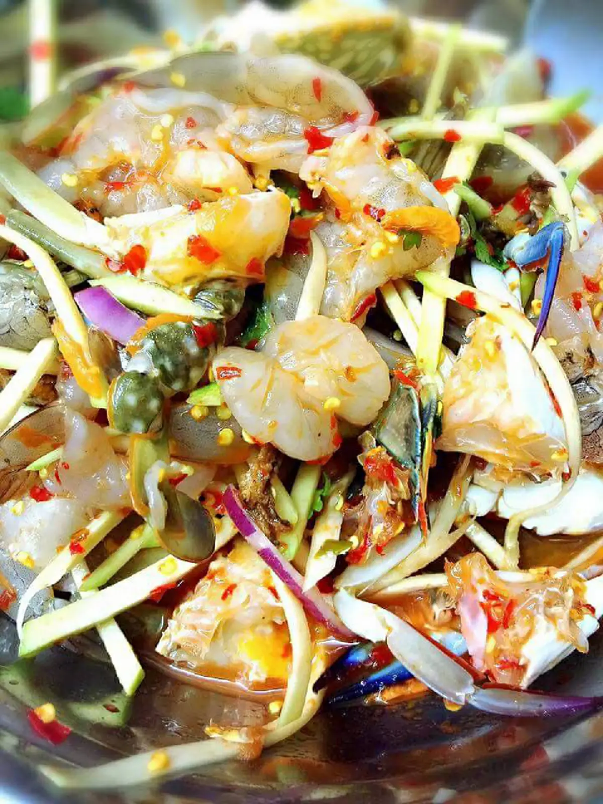 ชีวิตนี้..สู้เพื่อแม่ !! เปิดชีวิต “เจ๊เบียร์ คนละยำ” จากอดีตโสเภณี ! ผันตัวเองมาเป็น “แม่ค้าร้านยำ” ที่มียอดติดตามบนโซเชียลนับหลายแสน !!