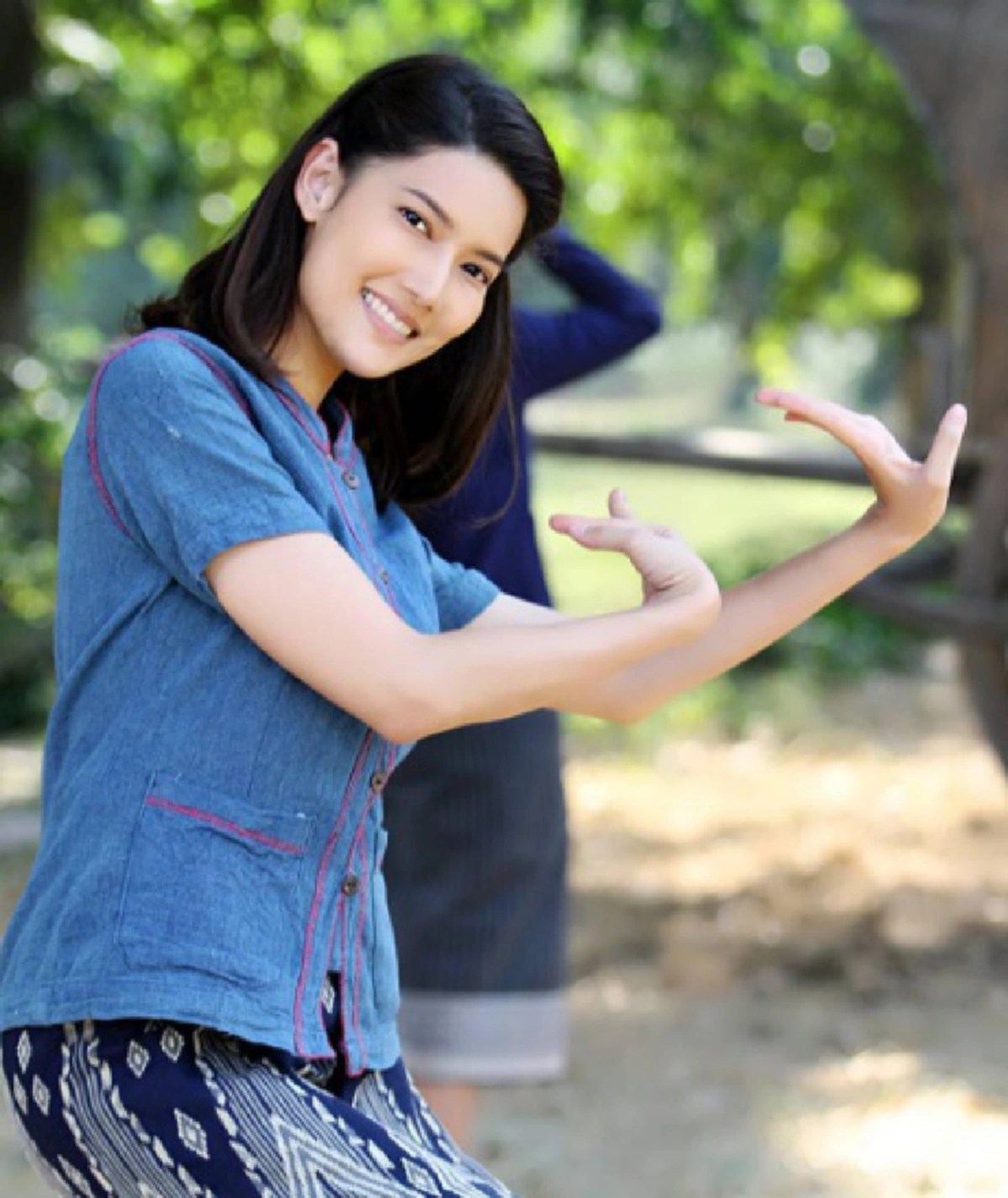 คนดูเป็นแสน !!! เมื่อ "ครูสลา คุณวุฒิ"  จับไมค์ร้องเพลงประกอบละคร  "นายฮ้อยทมิฬ"  ฟังแล้วขนลุก พลังเสียงกินขาดจริงๆ (คลิป)