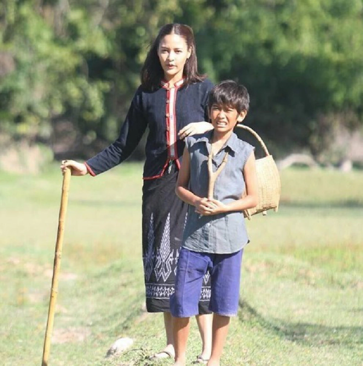 คนดูเป็นแสน !!! เมื่อ "ครูสลา คุณวุฒิ"  จับไมค์ร้องเพลงประกอบละคร  "นายฮ้อยทมิฬ"  ฟังแล้วขนลุก พลังเสียงกินขาดจริงๆ (คลิป)