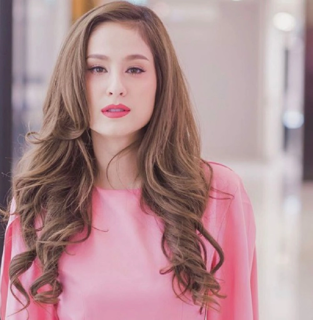 คนเดียวในวงการ !! "ขวัญ อุษามณี" หน้าสวยจริง ไร้พลาสติก ชีวิตนี้ทำศัลยกรรม เหตุผลข้อเดียวคือ "คุณพ่อบังเกิดเกล้า"