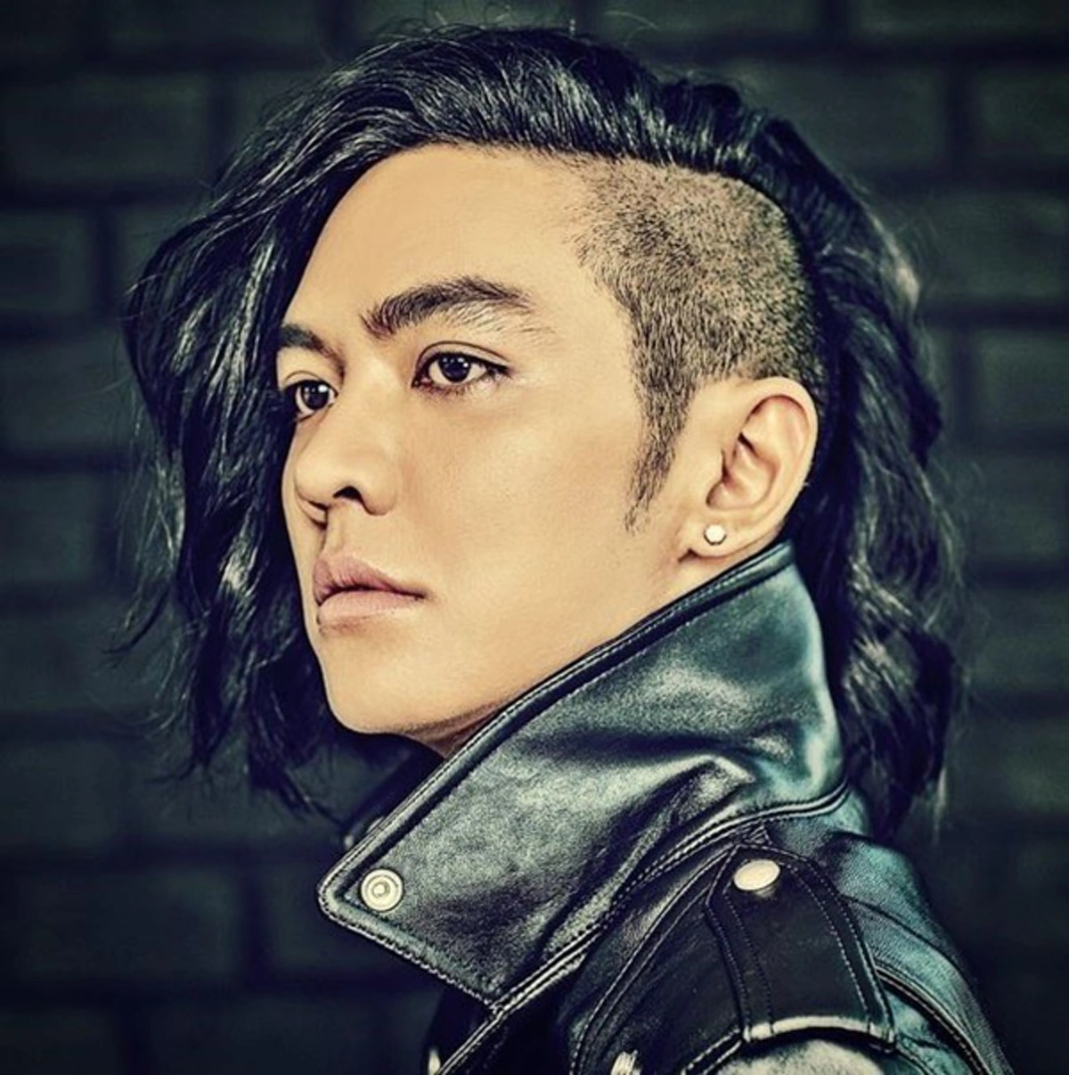 ขาเม้าท์เงิบไปตามๆกัน !! "ดัง พันกร" พูดแล้วหน้าเปลี่ยน ดูดีขึ้น ผิวพรรณเป๊ะ เพราะ ทำบุญไหว้พระ ถวายดอกมะลิสดเป็นประจำ !!