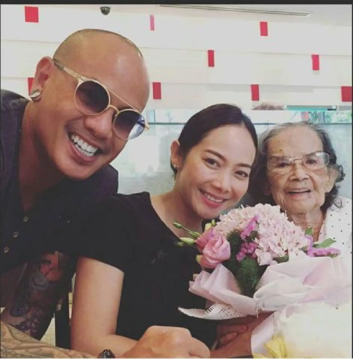 ร้างจอไปนาน !! ส่องชีวิต  "คุณยายมารศรี"  นักแสดงอาวุโสที่หายไปจากวงการ ปัจจุบันอายุเกือบ100ปี นี่คือภาพล่าสุดของเธอ