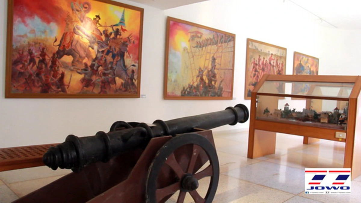 ฮือฮาไปทั้งตำบล!! รูปปั้นพระยาพิชัยดาบหัก มีน้ำตาไหลอาบแก้ม ชาวบ้านแห่นำเครื่องบายศรี ดอกไม้ธูปเทียน ไปสักการะบูชา