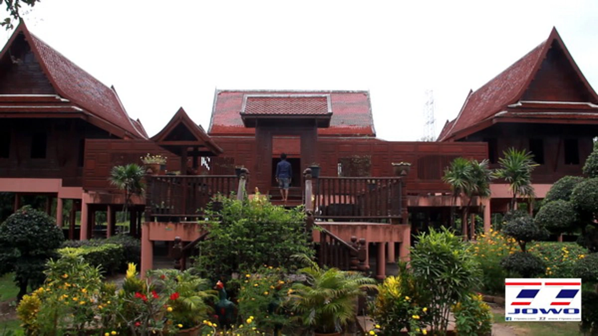 ฮือฮาไปทั้งตำบล!! รูปปั้นพระยาพิชัยดาบหัก มีน้ำตาไหลอาบแก้ม ชาวบ้านแห่นำเครื่องบายศรี ดอกไม้ธูปเทียน ไปสักการะบูชา