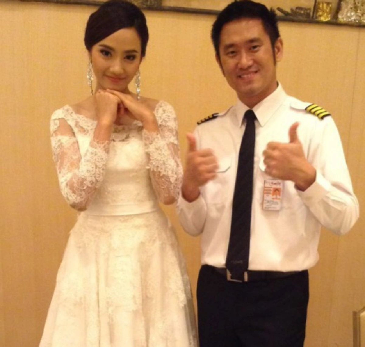 เมินเสียงสาปแช่ง !! "กุญแจซอล" โพสต์ภาพยิ้มร่ากับครอบครัว ในขณะที่คุณแม่ทุกข์ระทม หลั่งน้ำตาชะเง้อคอยลูกกลับบ้าน