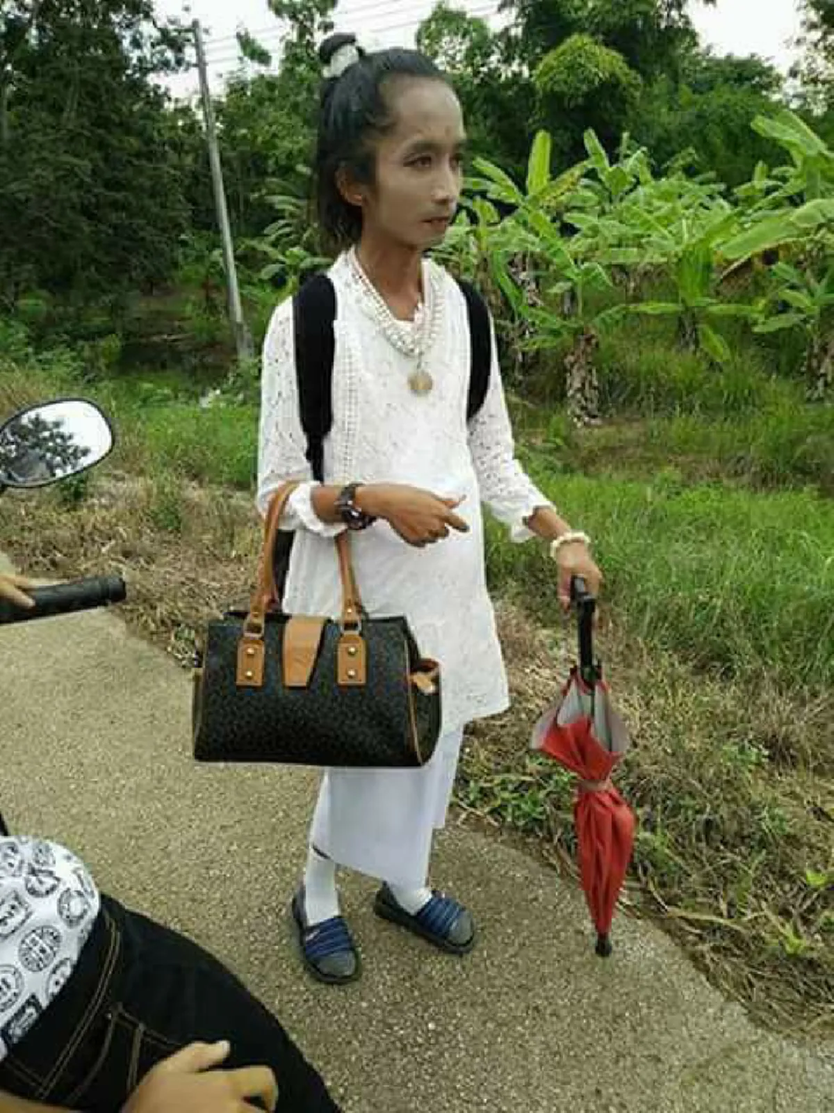 เรื่องจริงที่หลายคนสงสัยมานาน !!  "อดีตเณรกินเป็ด" เผยแล้ว สาเหตุกินเป็ดดิบ จนถูกกล่าวหาว่าเป็น   "เณรผีปอบ" 