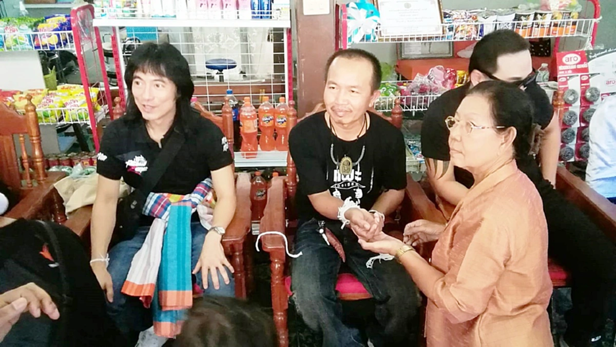 สุดปลื้ม !! น้ำใจหลั่งไหลช่วยเหลืออย่างต่อเนื่อง ล่าสุด มาร์ค พิทบูล “เปิดร้านแพะชิงเพชรปิ้งย่างสร้างชีวิต” (มีคลิป)