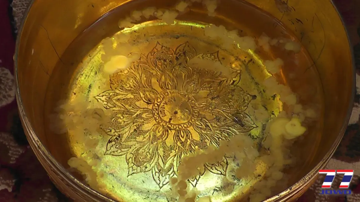 แห่มากันมืดฟ้า มัวดิน!! ประชาชนหลั่งไหล เข้ากราบไหว้รูปปั้นพญานาคนาคีผุดขึ้นจากดิน เซียนหวยไม่พลาดส่องขันน้ำมนต์ดูเลขเด็ด (คลิป)