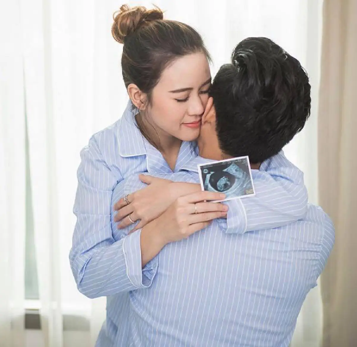 เฮลั่นทั้งประเทศ!! "ตู่ ภพธร" ขึ้นแท่นว่าที่คุณพ่อคนใหม่ ประกาศข่าวดีภรรยาสาวตั้งท้องลูกคนแรกแล้ว แฟนคลับร่วมยินดีกันเพียบ!!