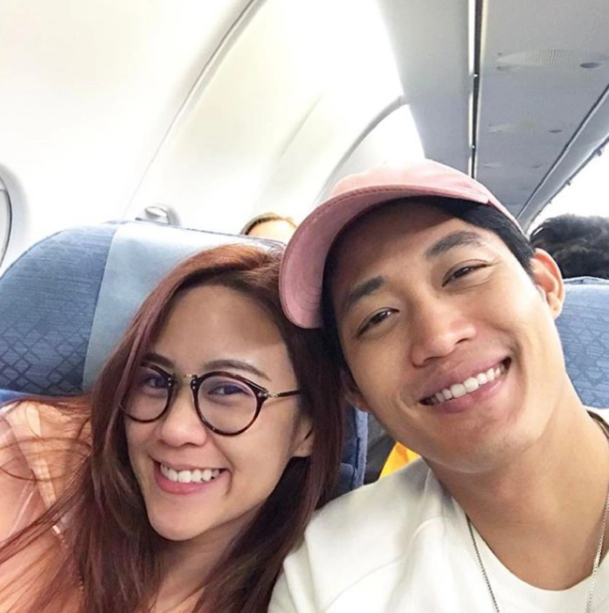 เฮลั่นทั้งประเทศ!! "ตู่ ภพธร" ขึ้นแท่นว่าที่คุณพ่อคนใหม่ ประกาศข่าวดีภรรยาสาวตั้งท้องลูกคนแรกแล้ว แฟนคลับร่วมยินดีกันเพียบ!!