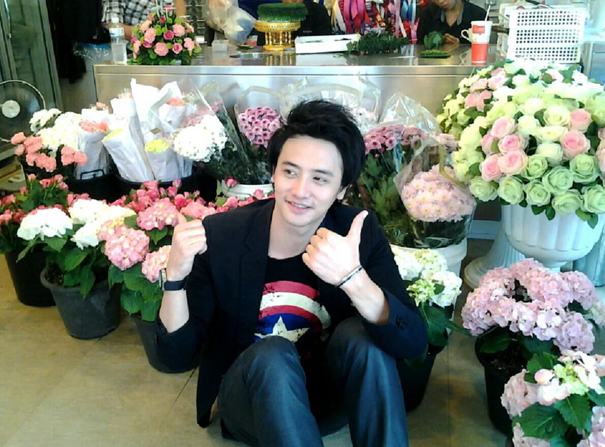 แทบไม่เชื่อสายตา!  นี่หรอคือภาพล่าสุด  "บิ๊ก ภุชิสสะ" อดีตพระเอกดังจากละคร  " เบญจา คีตา ความรัก " ที่หายไปจากวงการ !!